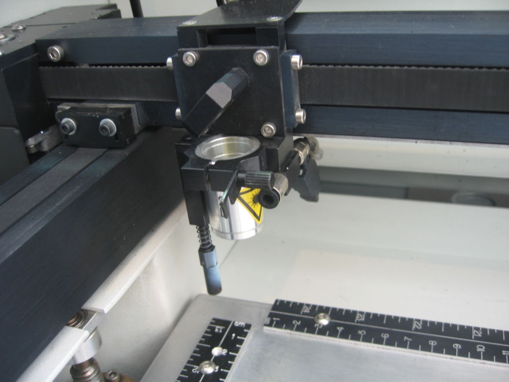 Laser engraving machine for laser marking on metals