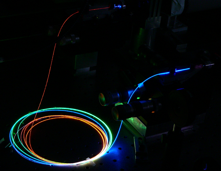 Supercontinuum generation in a microstructured optical fiber showing colors of the visible spectrum