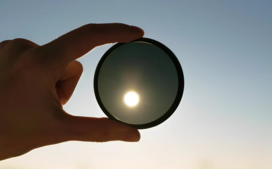 Hand holding a Neutral Density Filter against the sun