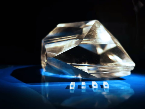 LBO (LiB3O5) Lithium Triborate Crystal: High Damage Threshold for Nd:YAG Lasers, Broad 169-2600 nm Transparency Range photo 1