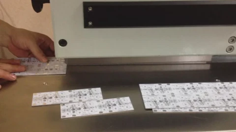 LED Pcb Depanelizer Tool, CWVC-3 Printed Circuit Board Depaneling Machine photo 3