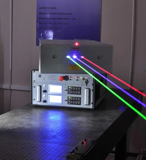 Pulsed RGB laser photo 2